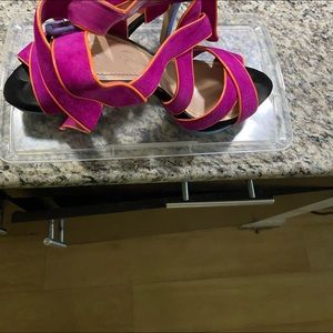 Beautiful multi colored heeled sandals!